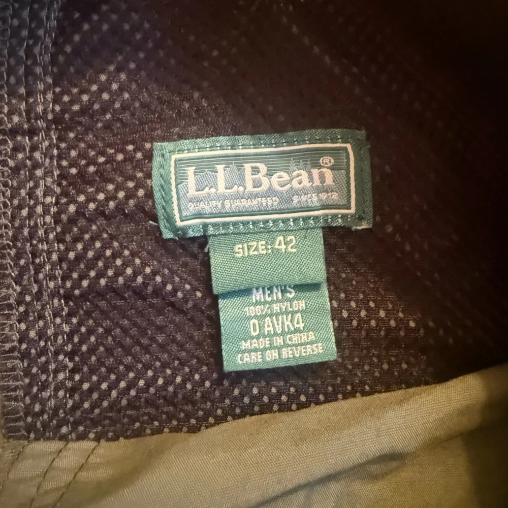 Men’s LL Bean Nylon Olive Green Size 42 Nylon Shorts with pockets
